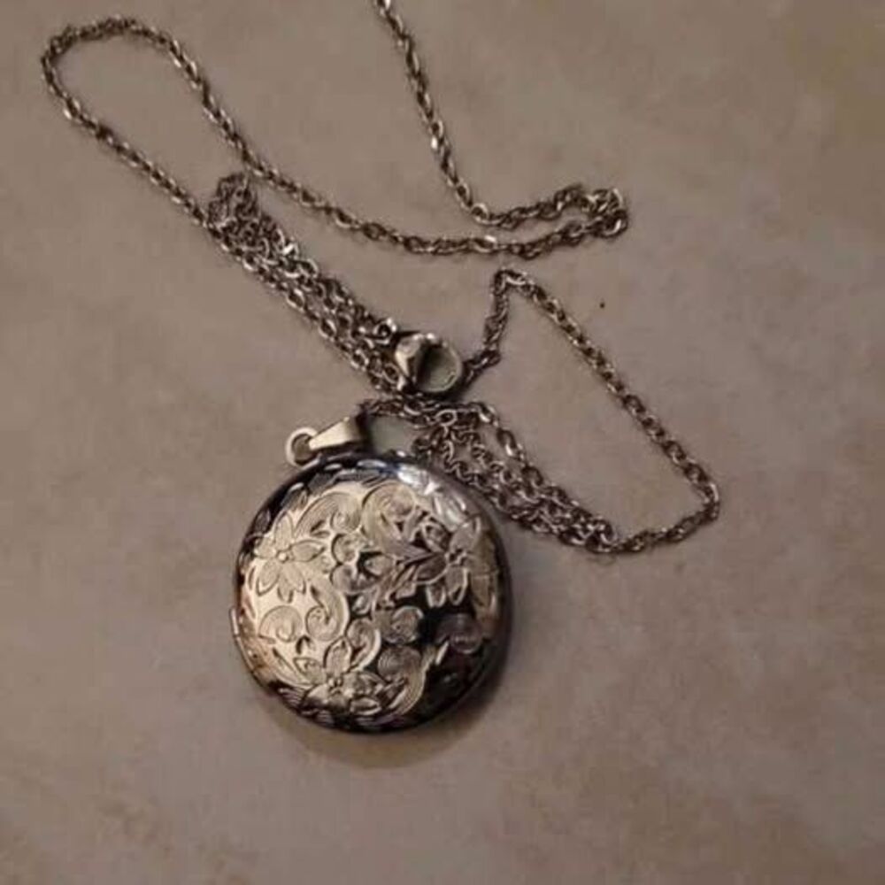 silver locket pendant chain necklace, 16-18 inches long